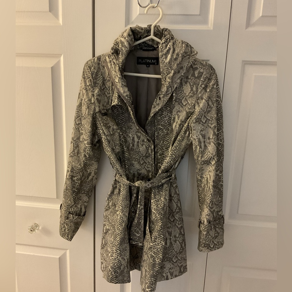 Snakeskin pattern trench rain jacket in gray and cream